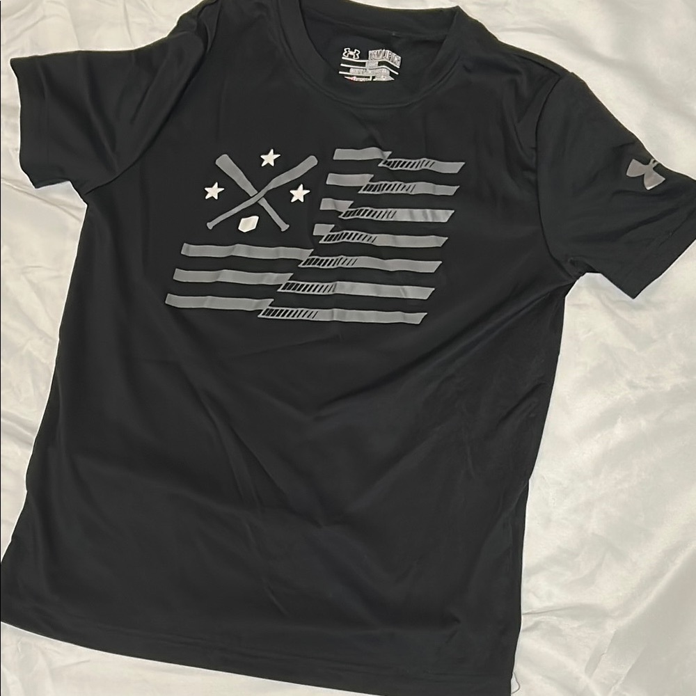 Under Armour Black Kid’s Tee with Gray Graphic